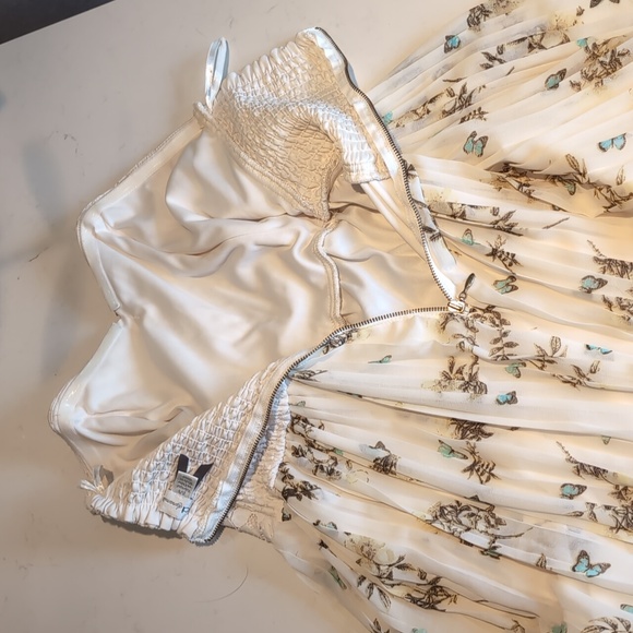 Dynamite Floral Dress - Picture 6 of 8